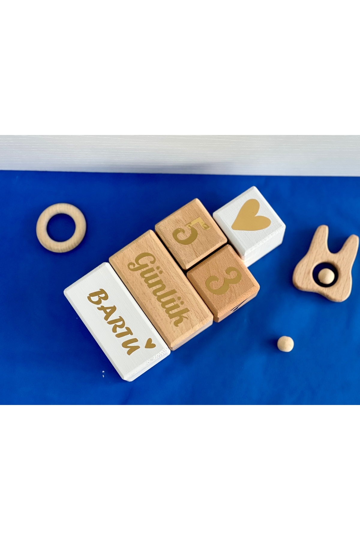 Beyaz gold Anne Bebek Anı Küpü İsimli Set dekor ve fotoğraf çekimi