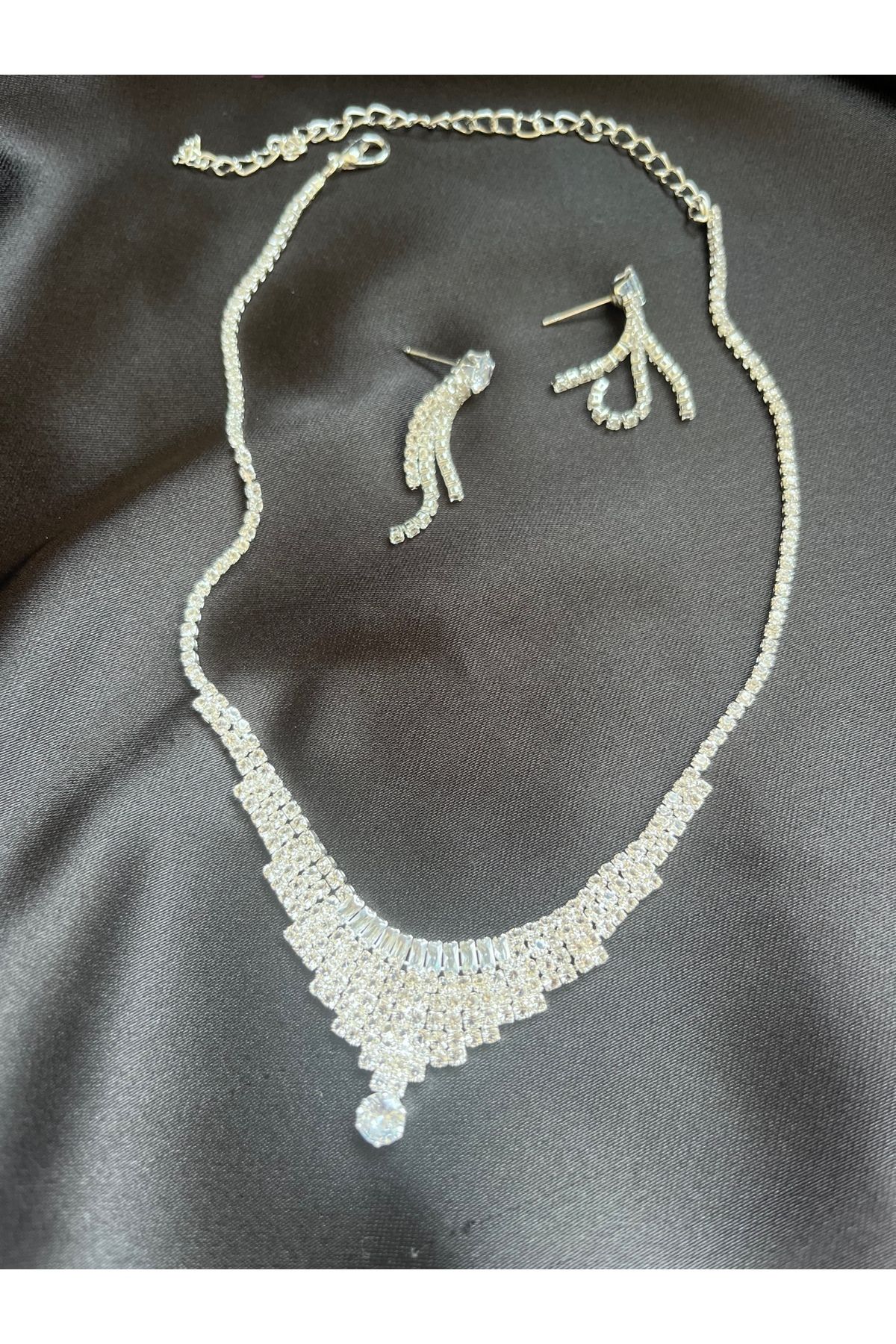 Choker 2025 earring set