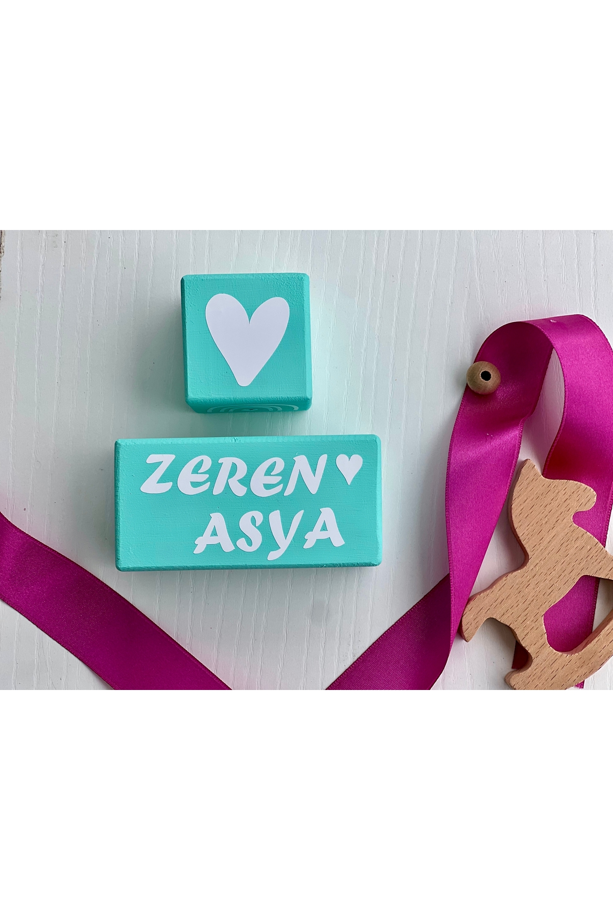 Suyeşili tekli sembol ve isimli küp