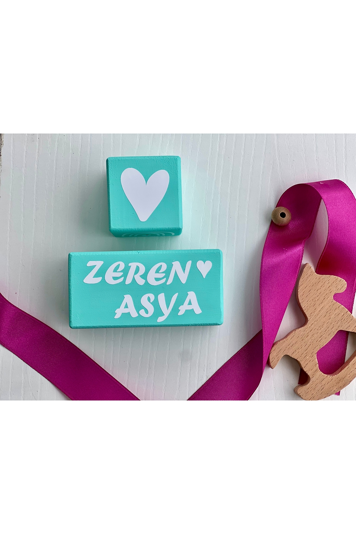 Suyeşili tekli sembol ve isimli küp
