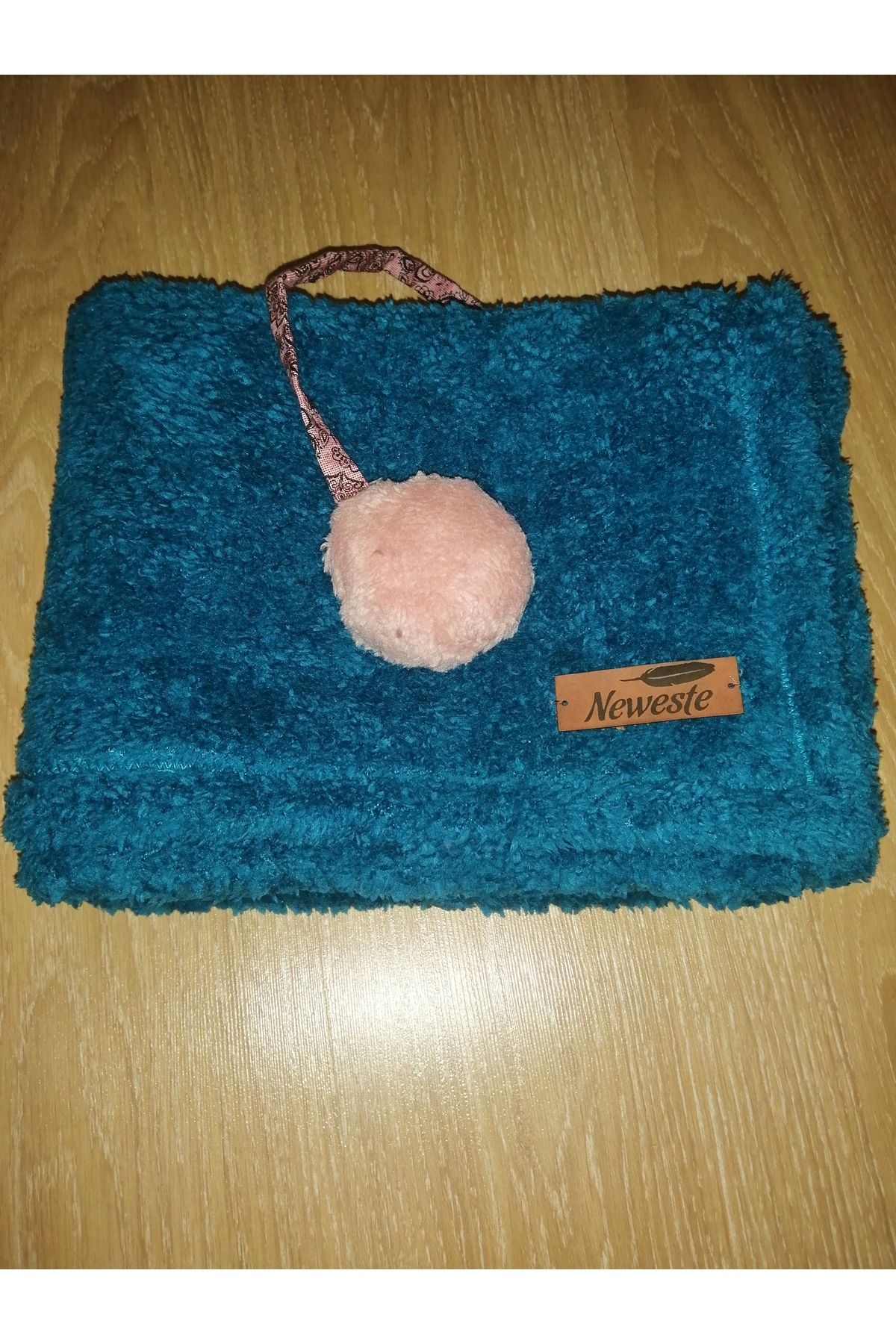 eminentsmell-cat dog blanket with pompom gift wellsoft plush washing dog cover towel 65*90 cm 1