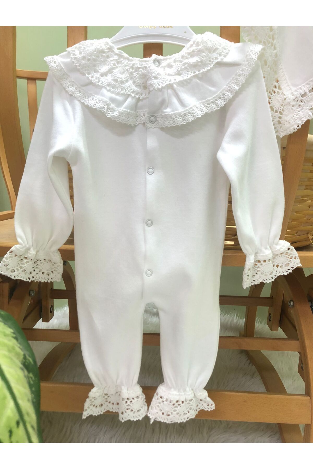 Bebe wini Dantelli Kız Bebek Tulumu Şapkalı,hastane Çıkışı Dantel Işlemeli Hediyelik Mevlüt Takımı fotoğrafı 3 (önizleme)