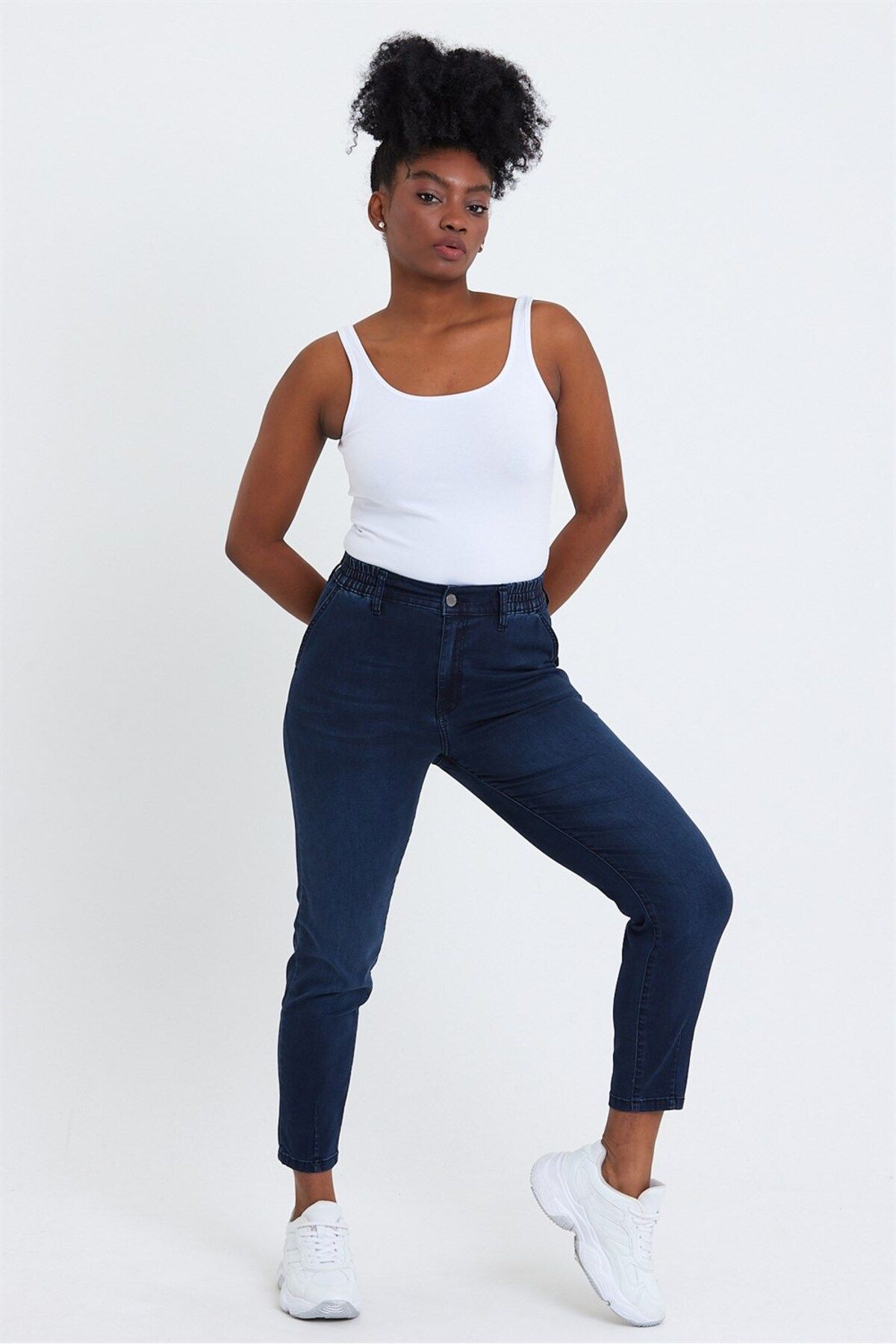 Dark blue mom jeans outfit outlet