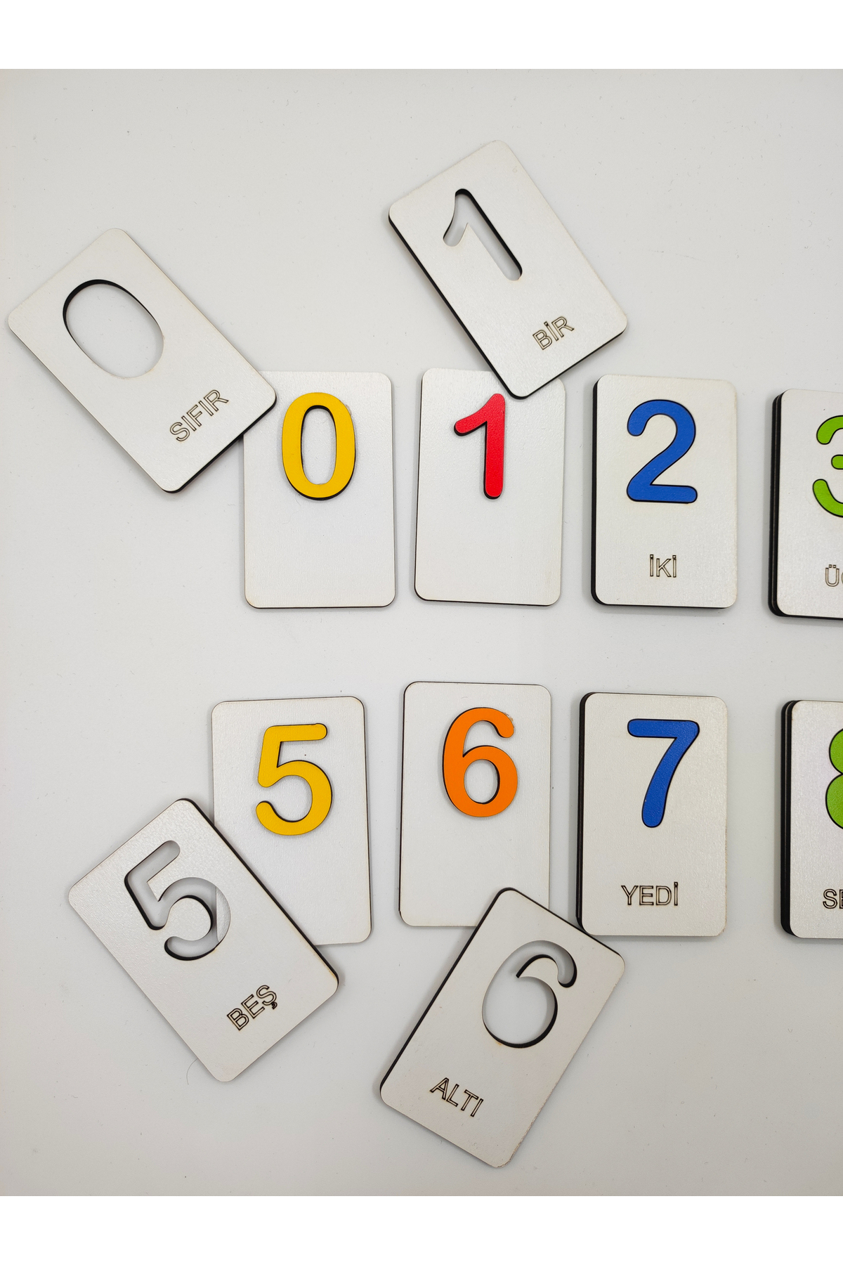 اعداد مونته‌سوری: یافتن و وصل کردن، جورکردن، پازل، الگوی نقاشی، قالب خمیر بازی