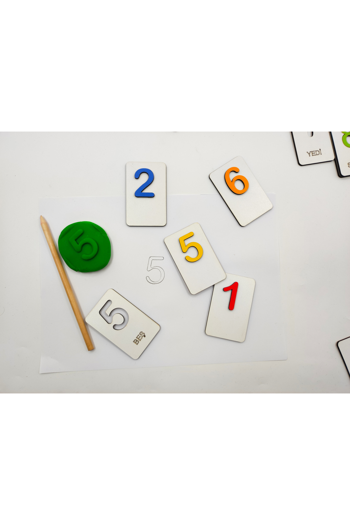 اعداد مونته‌سوری: یافتن و وصل کردن، جورکردن، پازل، الگوی نقاشی، قالب خمیر بازی