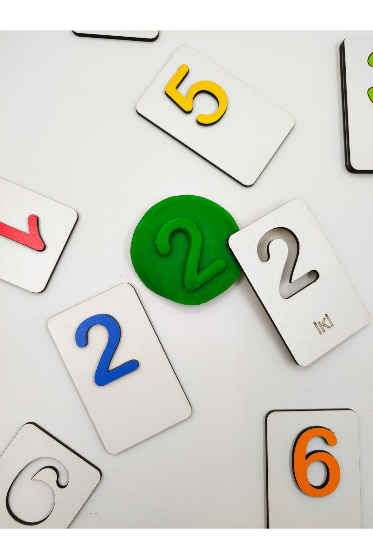 اعداد مونته‌سوری: یافتن و وصل کردن، جورکردن، پازل، الگوی نقاشی، قالب خمیر بازی