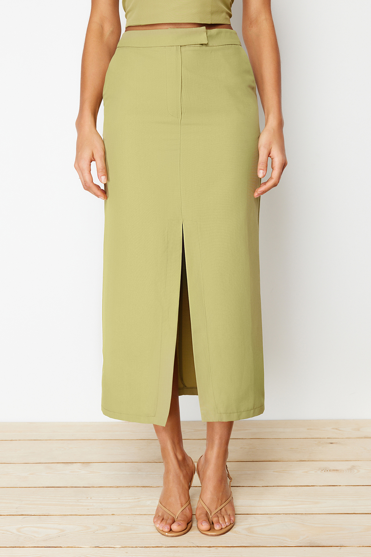 Trendyolmilla  Haki Premium Straight Önden Yırtmaçlı Midi Boy Dokuma Etek TWOSS24ET00071 - Görsel 7