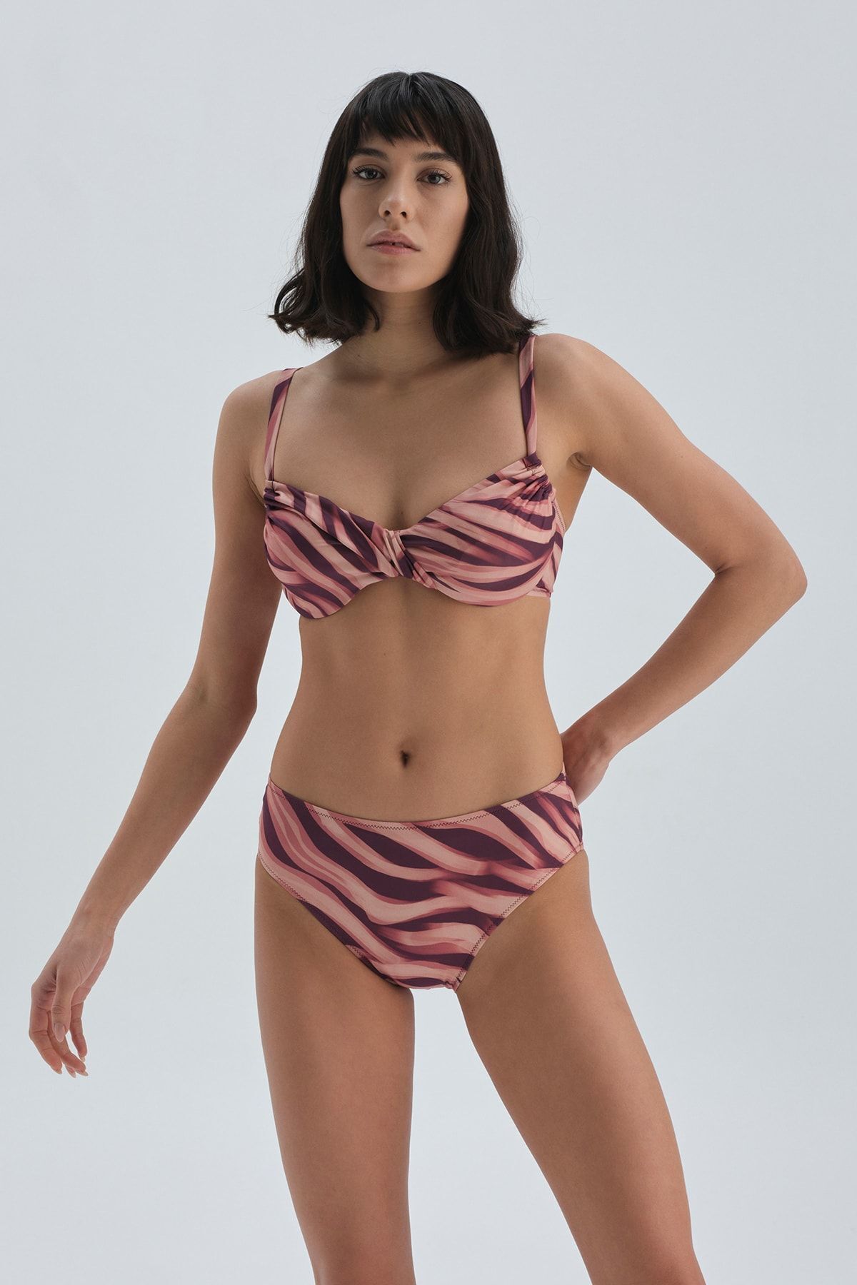 Dagi-Burgunderrot – Hellbraunes Bikini-Unterteil mit hoher Taille 4