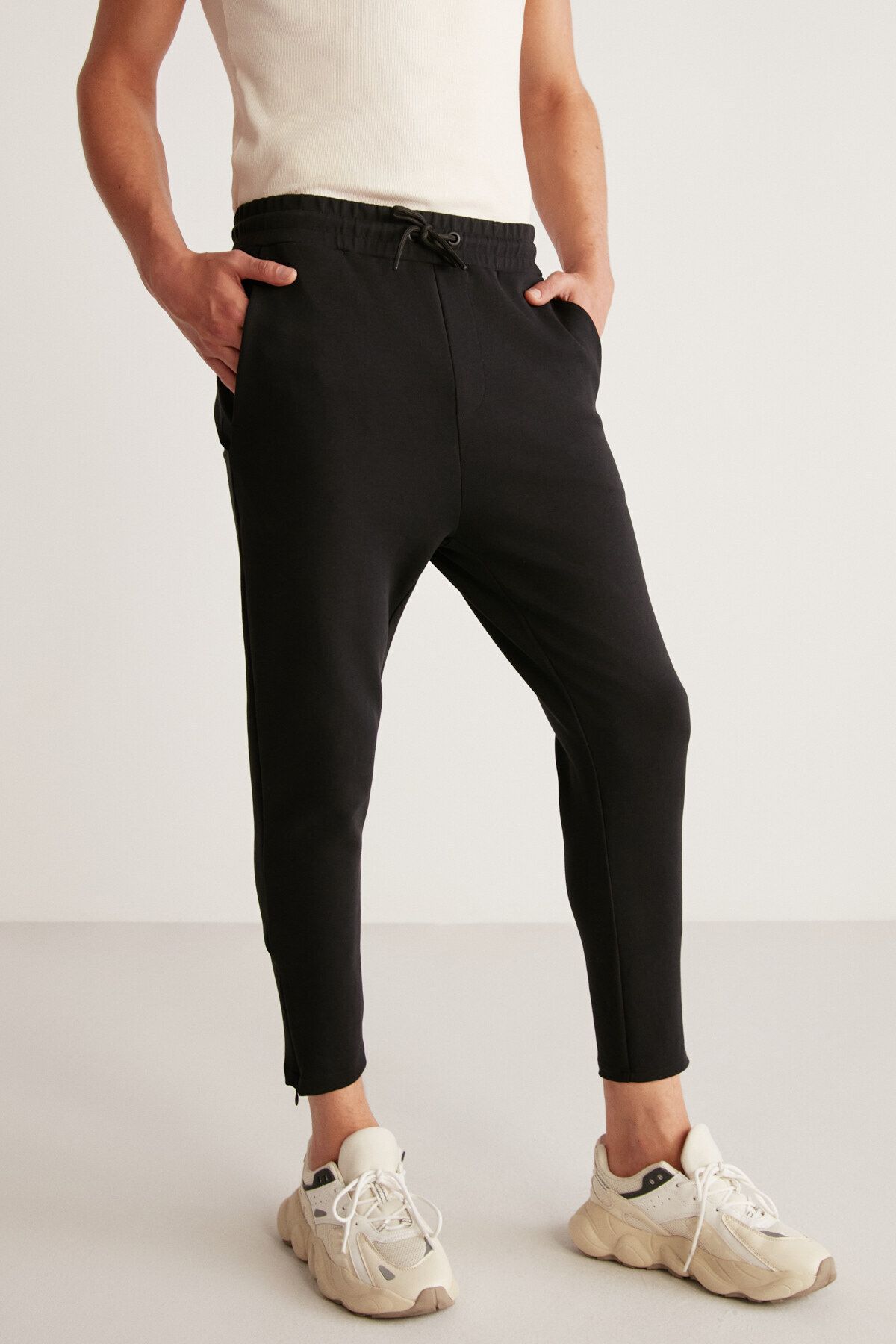 Thick on sale black sweatpants