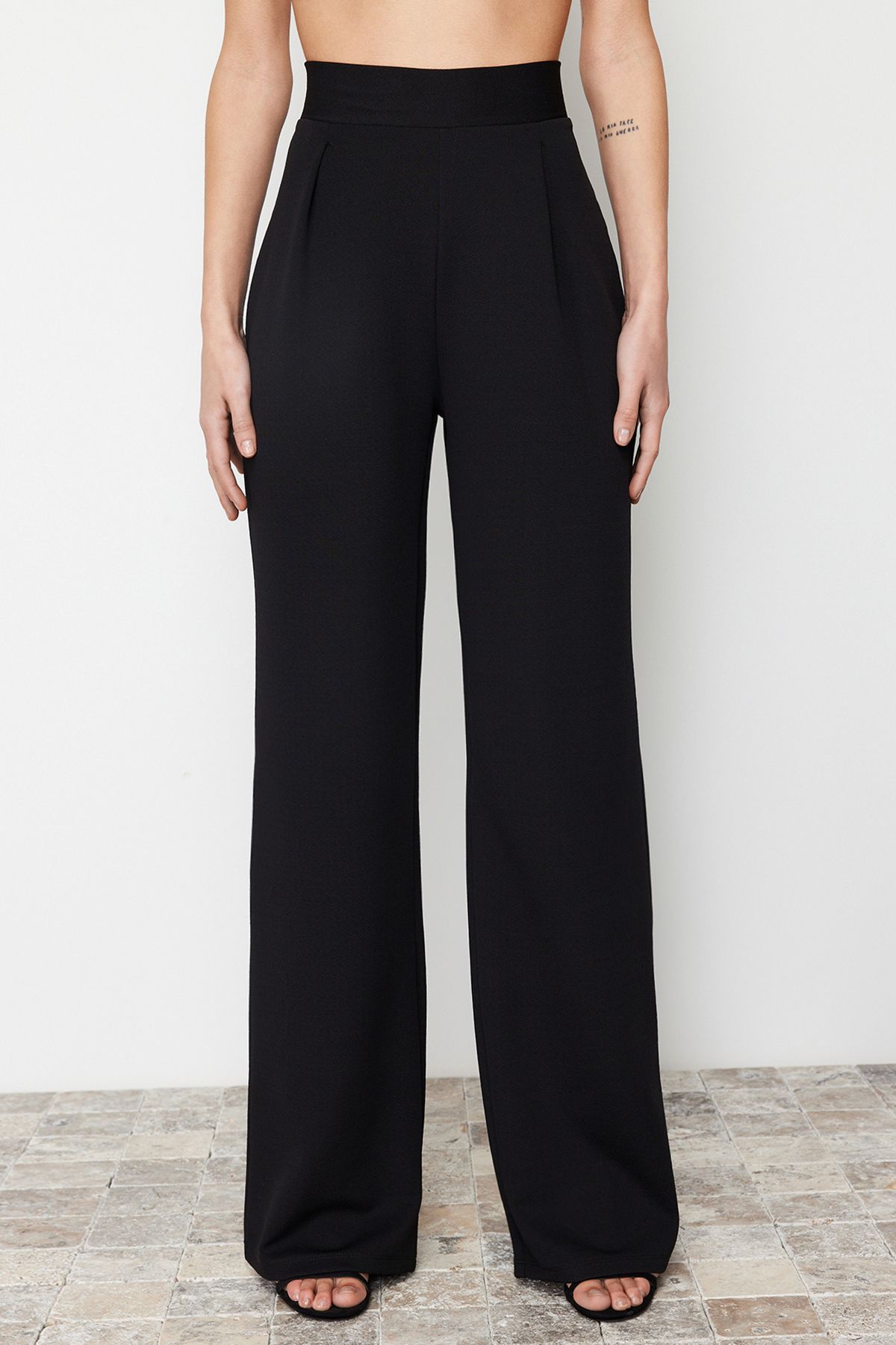 Trendyol Collection-Relaxed Fit Black Knitted Palazzo Trousers - Pleated Wide Leg TWOSS24PL00038 4