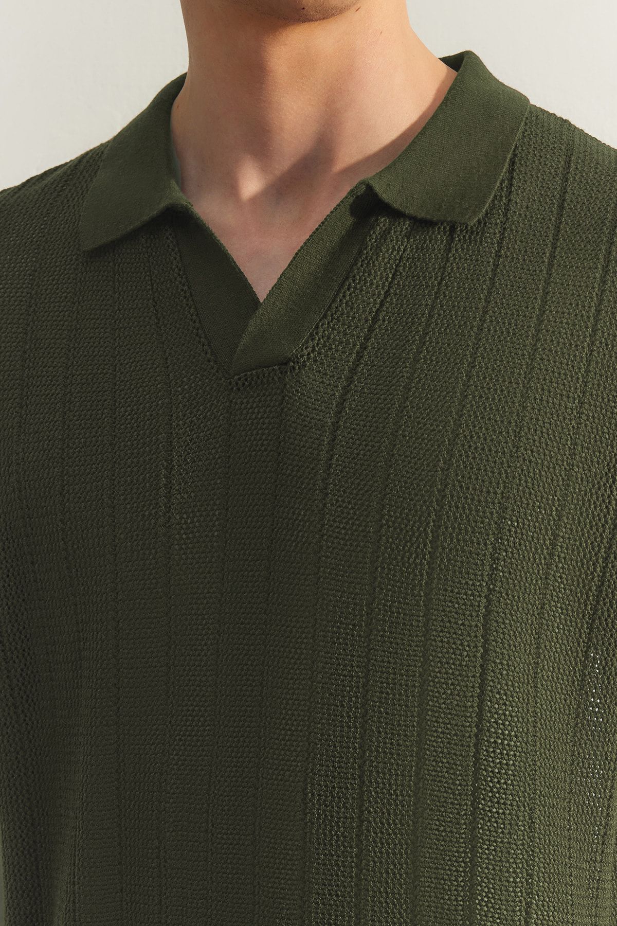 Trendyol Collection-Kurzärmliges Khaki-Strick-T-Shirt mit Polokragen – Limited Edition TMNSS23PO00024 8