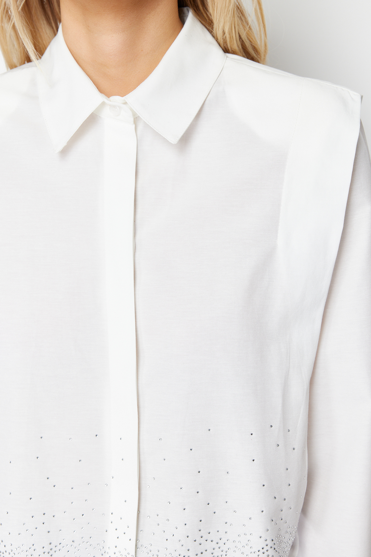 Trendyolmilla  Ekru Kolları Vatkalı Taşlı Crop Dokuma Gömlek TWOSS24GO00041 - Görsel 4