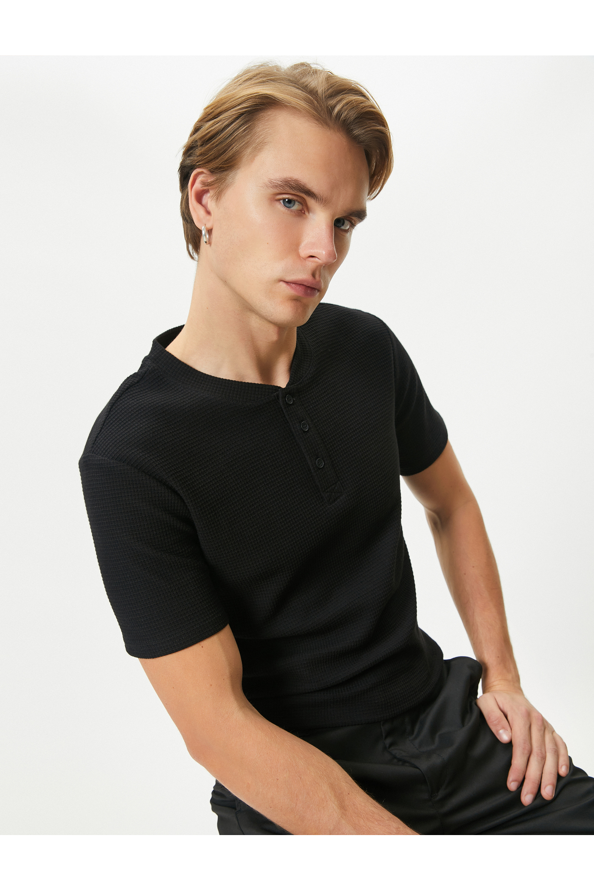 تیشرت پایه یقه گرد-آستین کوتاه نخی بافت دار