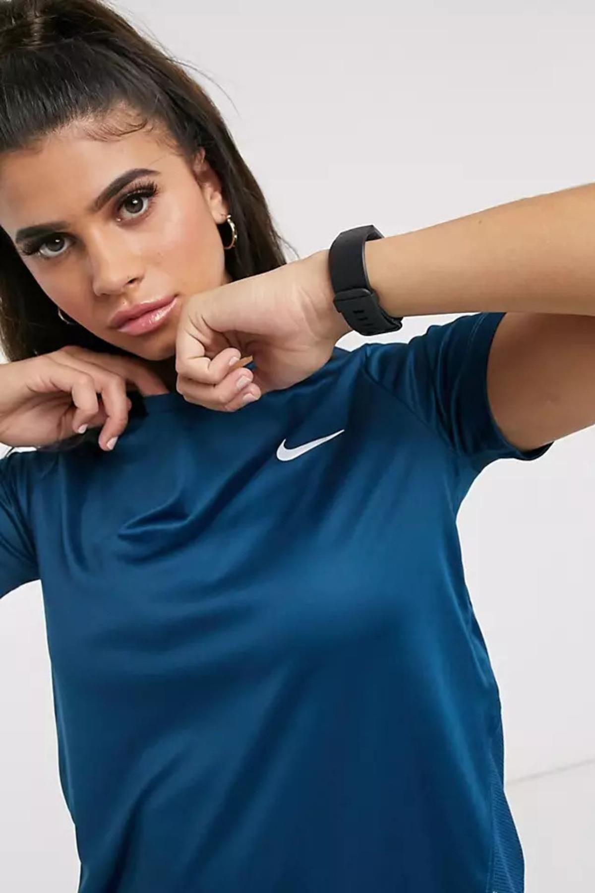 Nike Dri Fit Miller Standart Kesim Kad n Spor Ti ort Kad n Giyim