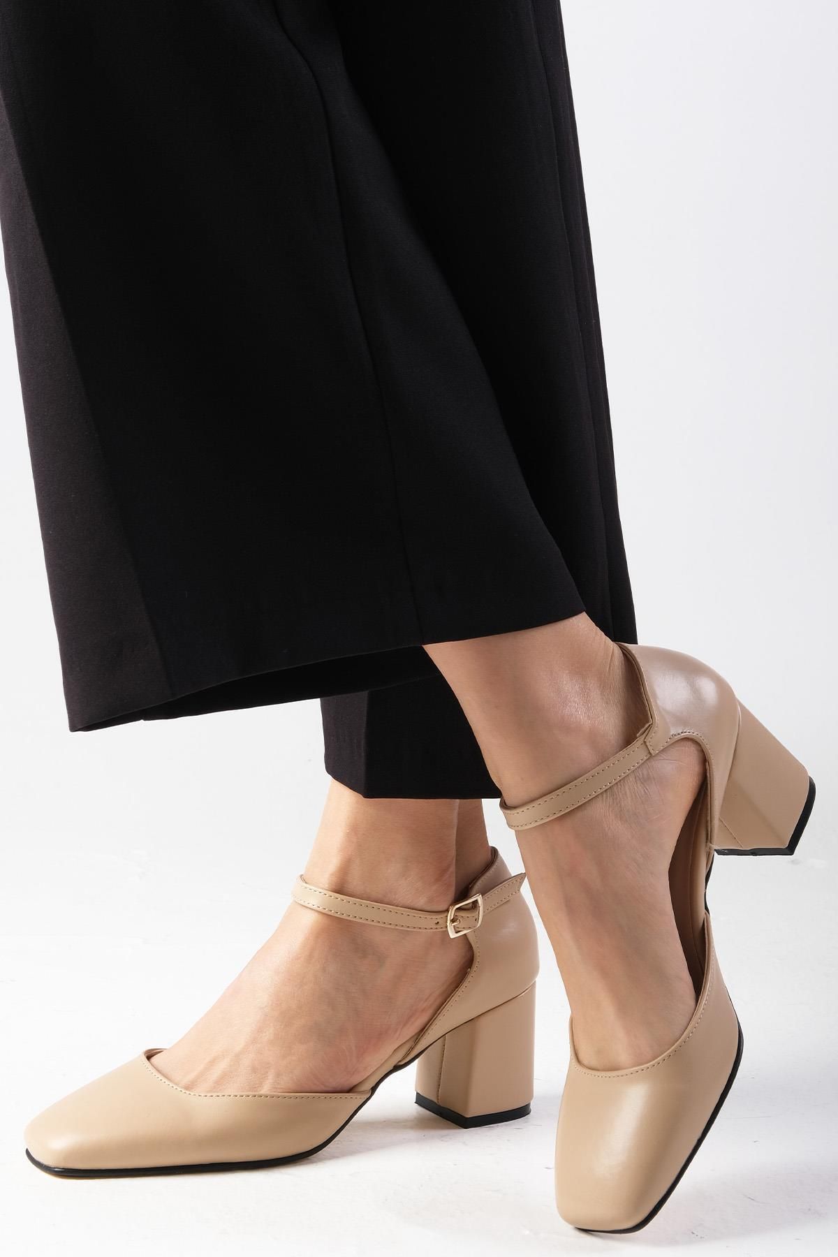 Mio Gusto-Anna – Hautfarbene Damenschuhe mit stumpfer Spitze, dickem Absatz und Knöchelriemen 3