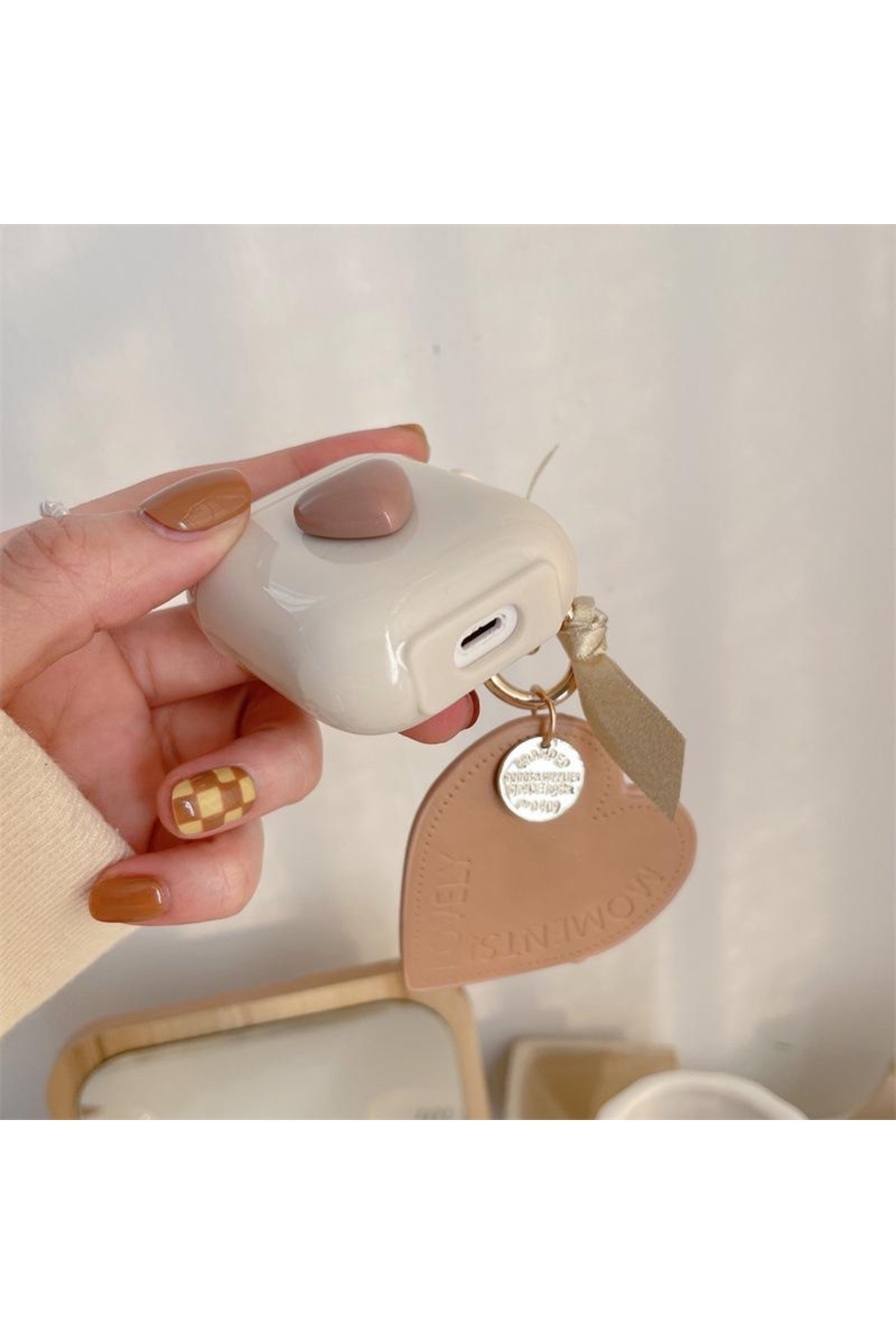 AirPods 1. Ve 2. Nesil uyumlu kalp figürlü kahverengi kart süslü kulaklık kılıfı 2