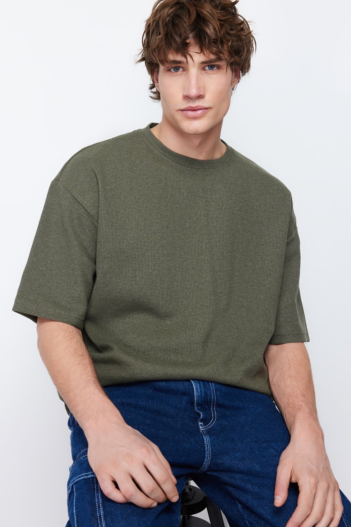 Trendyol Collection-Übergroßes Khaki-T-Shirt mit kurzen Ärmeln, Basic-Modell TMNSS22TS00049 4