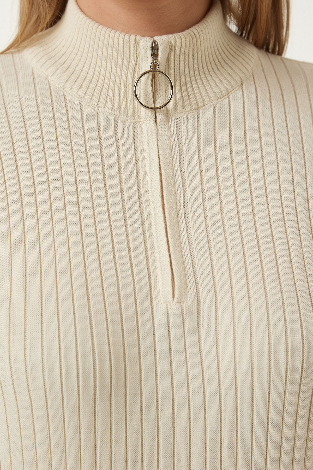 https://cdn.dsmcdn.com/ty1154/product/media/images/prod/PIM/20240130/13/39cd212a-a029-432e-b64d-2b3da5d3d8af/1_org_zoom.jpg