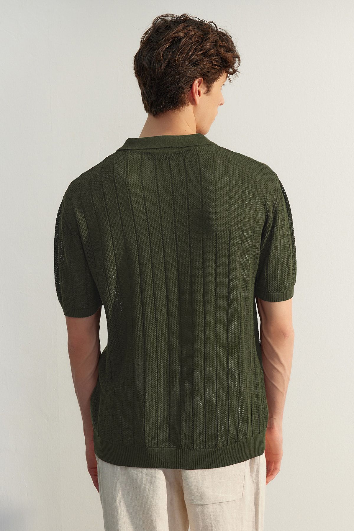 Trendyol Collection-Kurzärmliges Khaki-Strick-T-Shirt mit Polokragen – Limited Edition TMNSS23PO00024 9