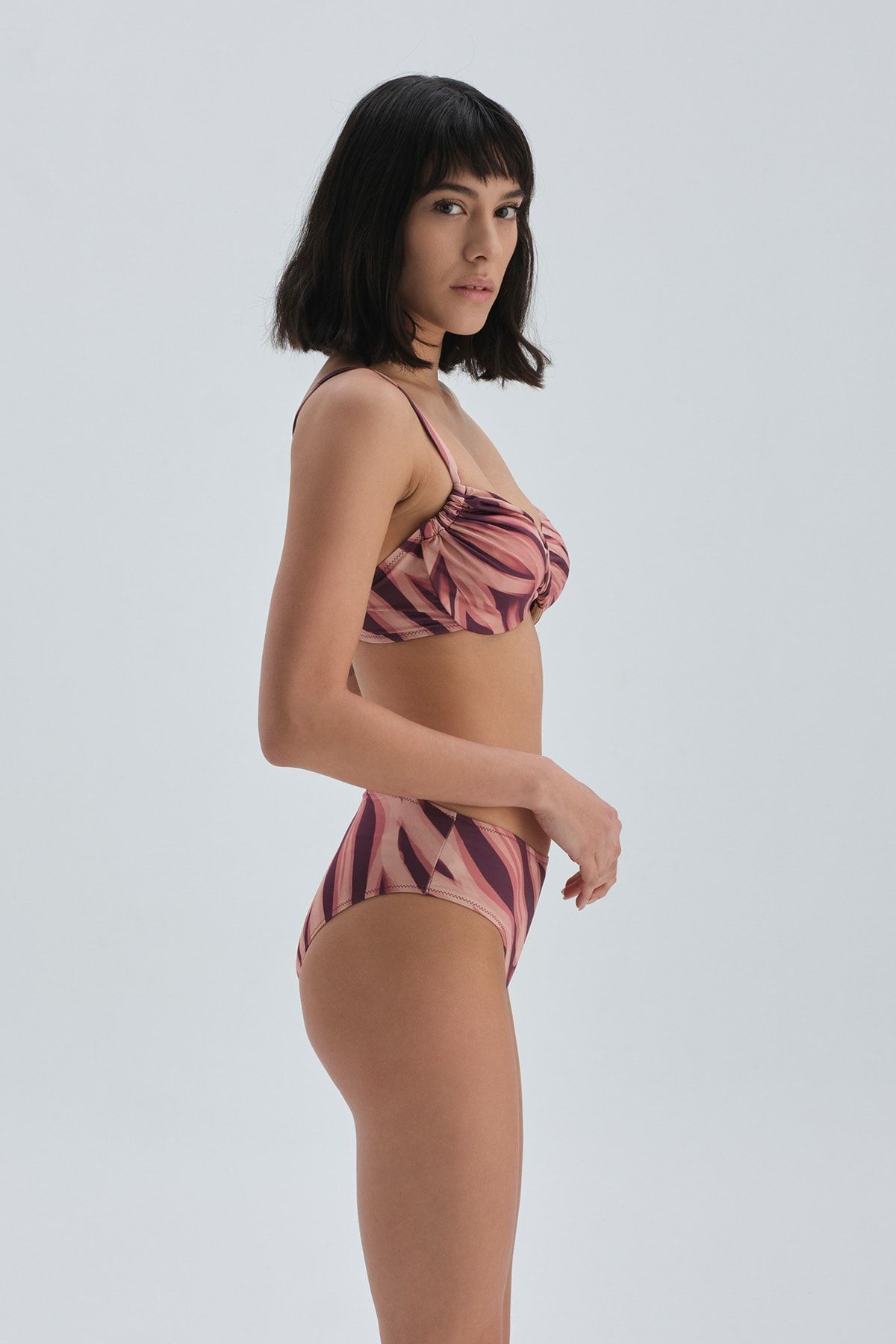 Dagi-Burgunderrot – Hellbraunes Bikini-Unterteil mit hoher Taille 3