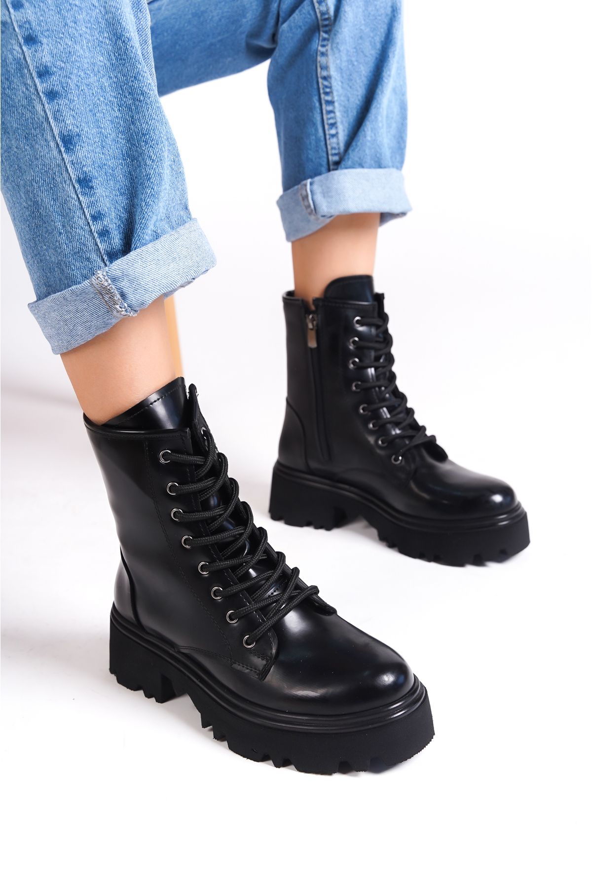 Capone Outfitters Round Toe Lace Up Trak Sole Women s Boots Trendyol