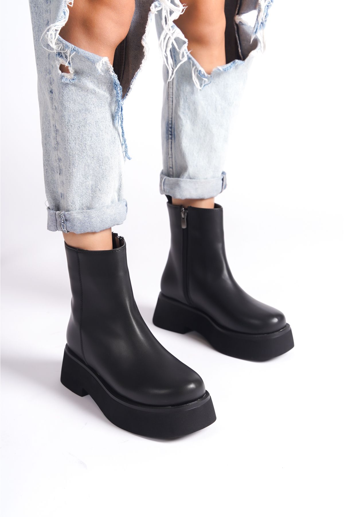 Capone Outfitters Round Toe Side Zipper Trak Sole Women s Boots
