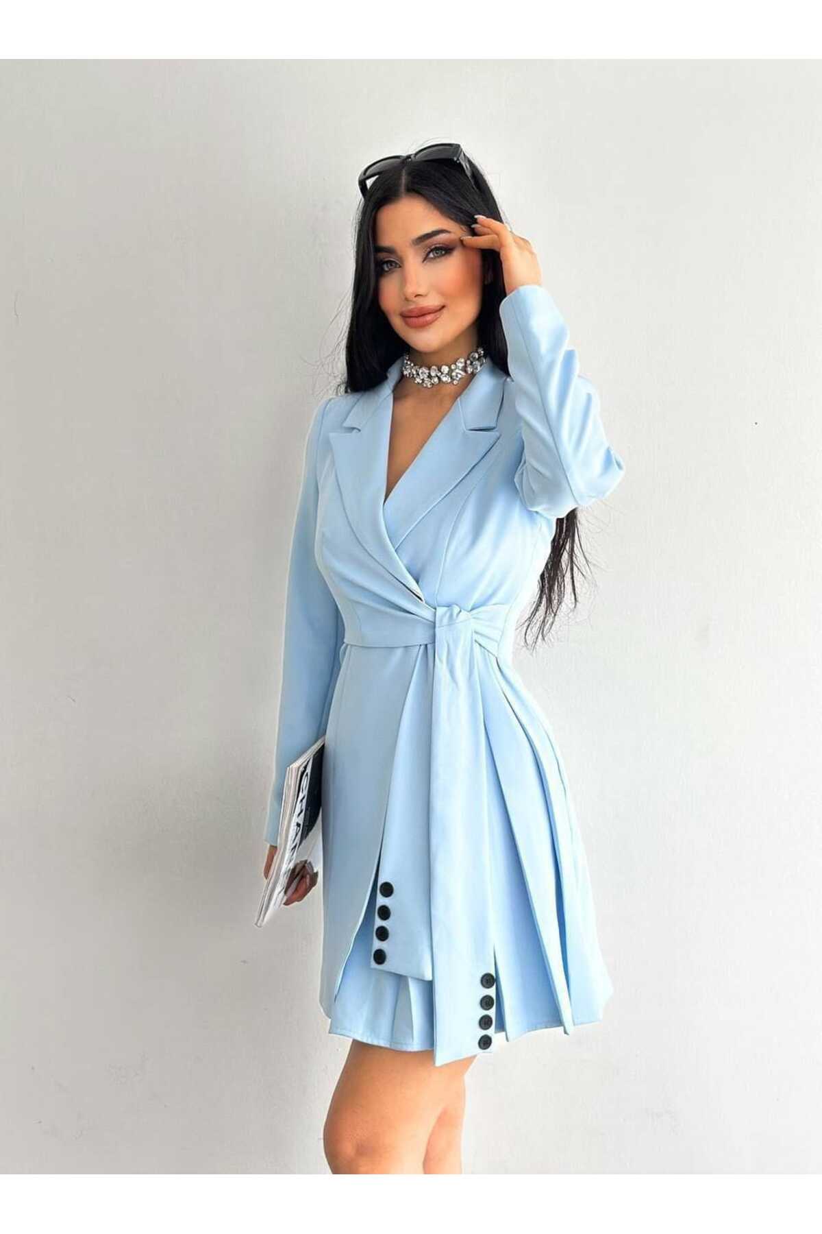 Robe veste à plis latéraux et détails boutons - Chic et moderne - Görsel 2