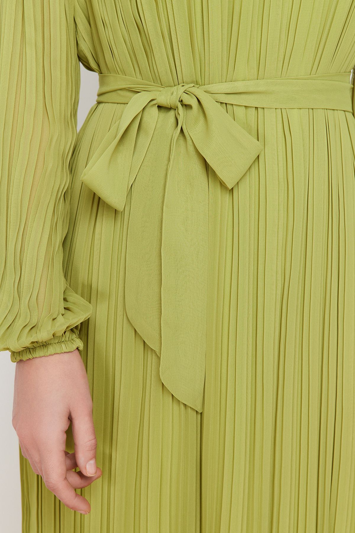 Trendyol Modest-Olejově zelené tkané šifonové šaty s podšívkou TCTSS24DB00040 6