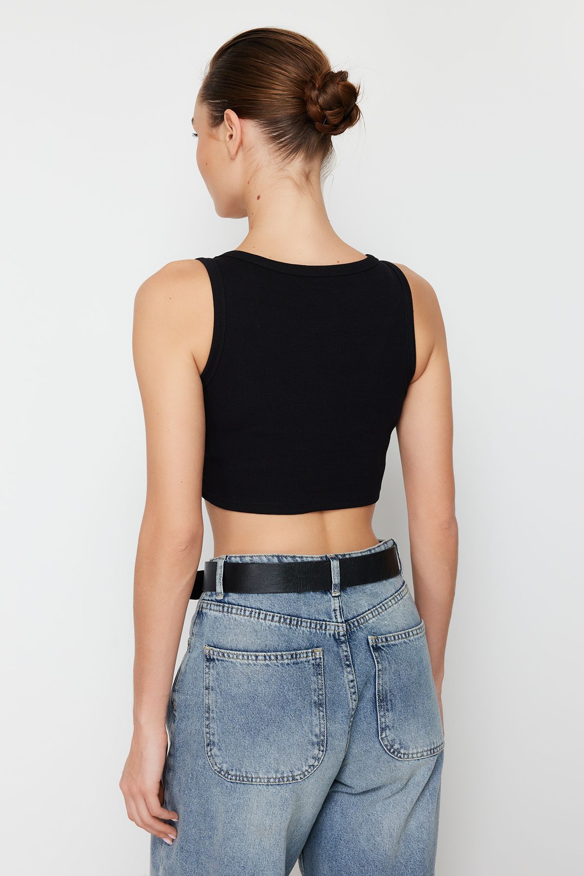 Trendyol Collection-Top cu bretele negre cu nervuri, tricotat flexibil TWOSS24AL00023 5