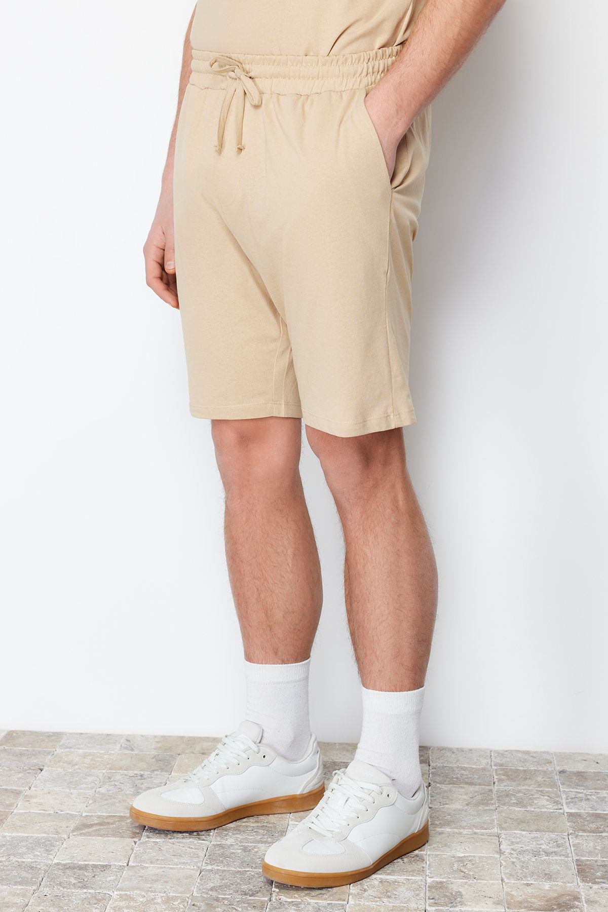 Trendyol Collection-Béžová sada letního pyžama Regular Fit s šortkami TMNSS23PT00038 6