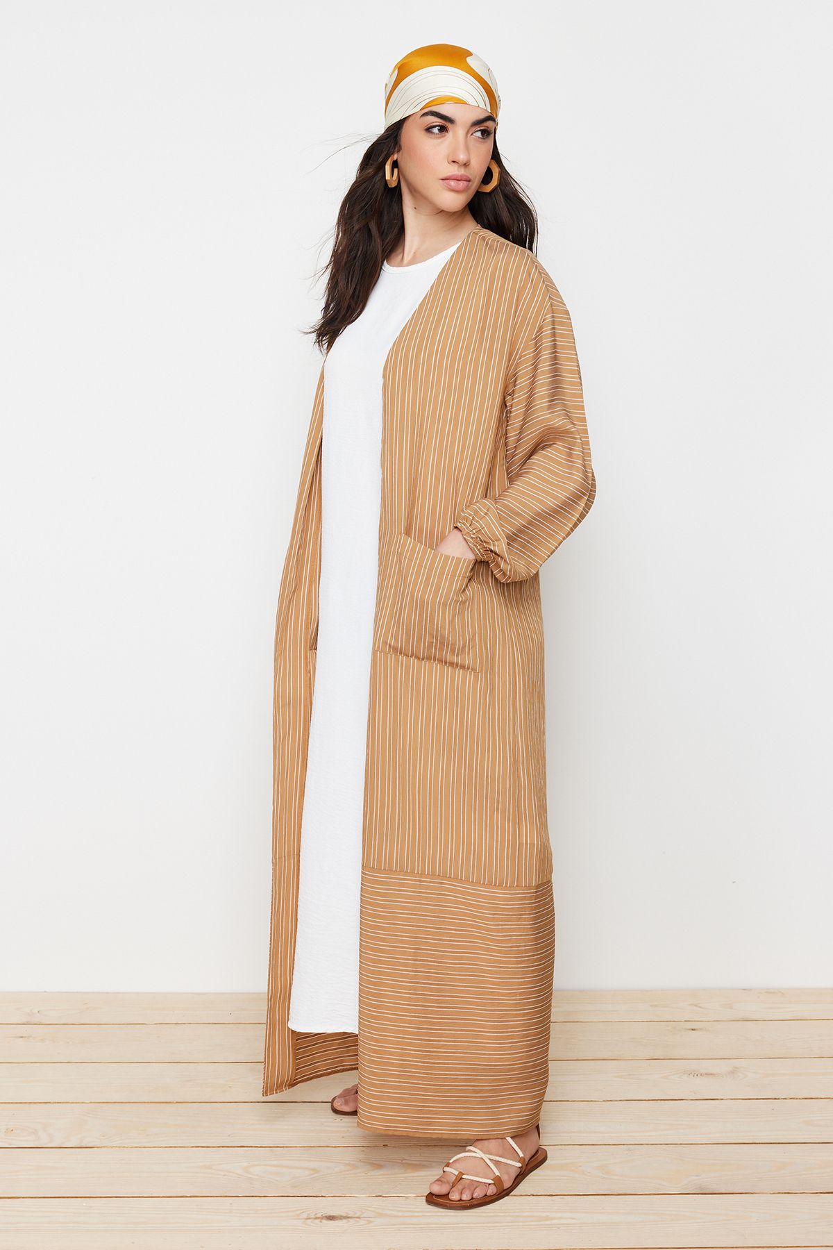 Trendyol Modest-Camel Long Linen Look Pruhovaná tkaná čepice &amp; Ferace &amp; Abaya TCTSS24KF00003 5