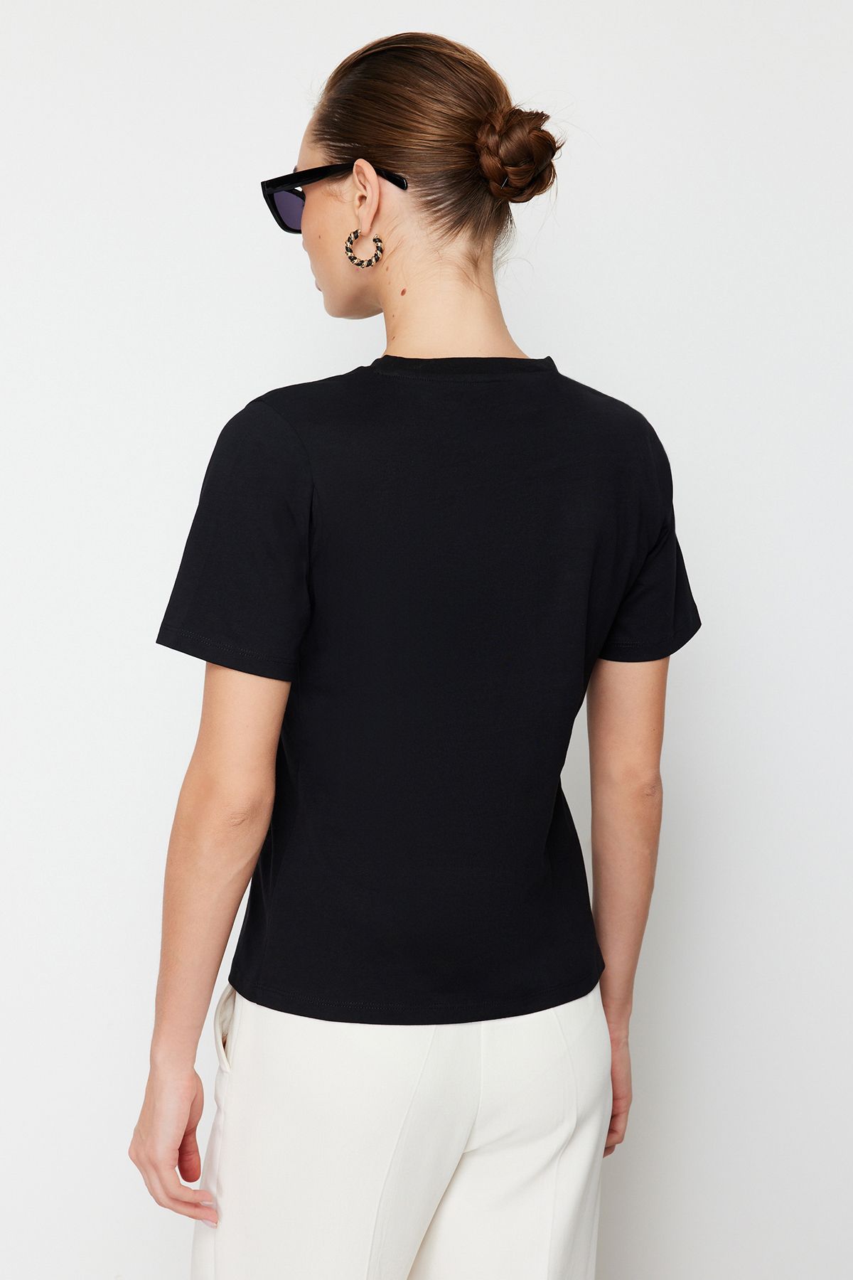 Trendyol Collection-Černý přední záhyb Detailní Regular/Normal Fit Pletená halenka s výstřihem TWOSS24BZ00302 5