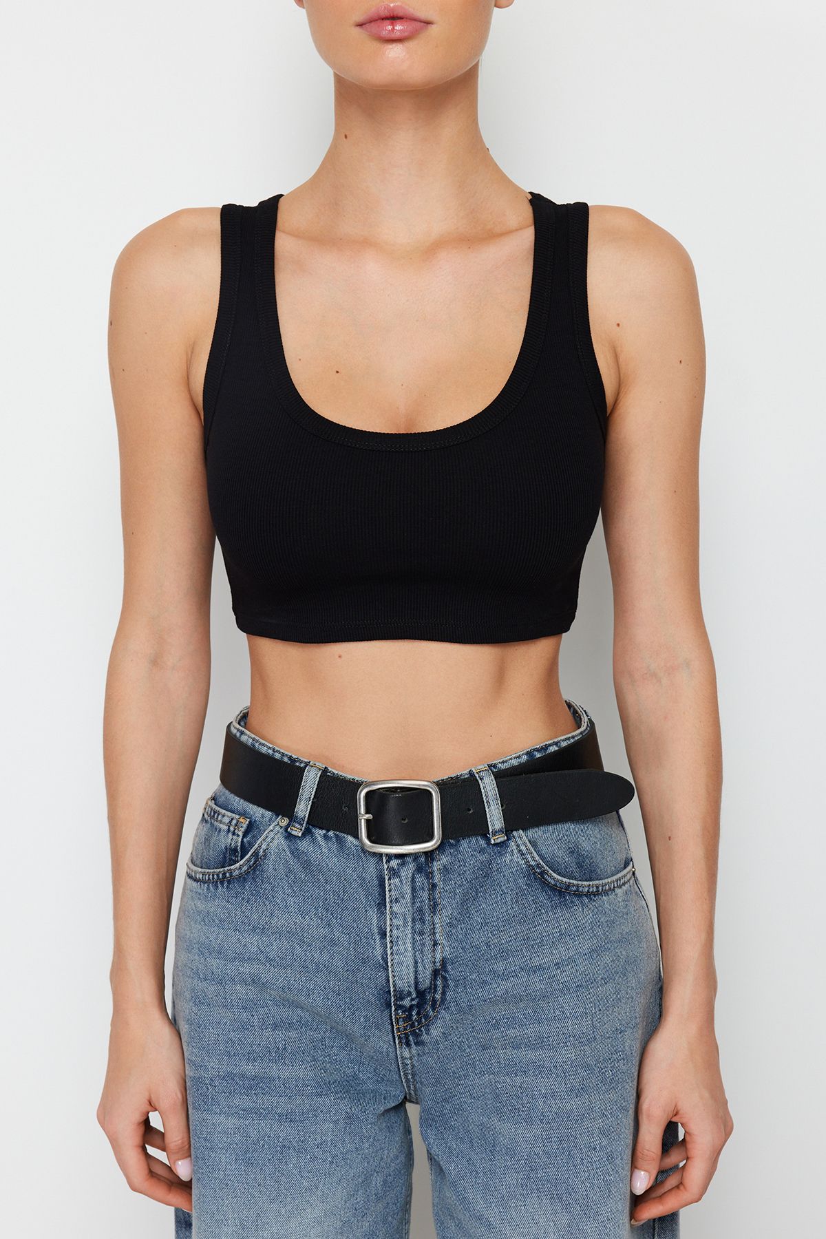 Trendyol Collection-Top cu bretele negre cu nervuri, tricotat flexibil TWOSS24AL00023 4
