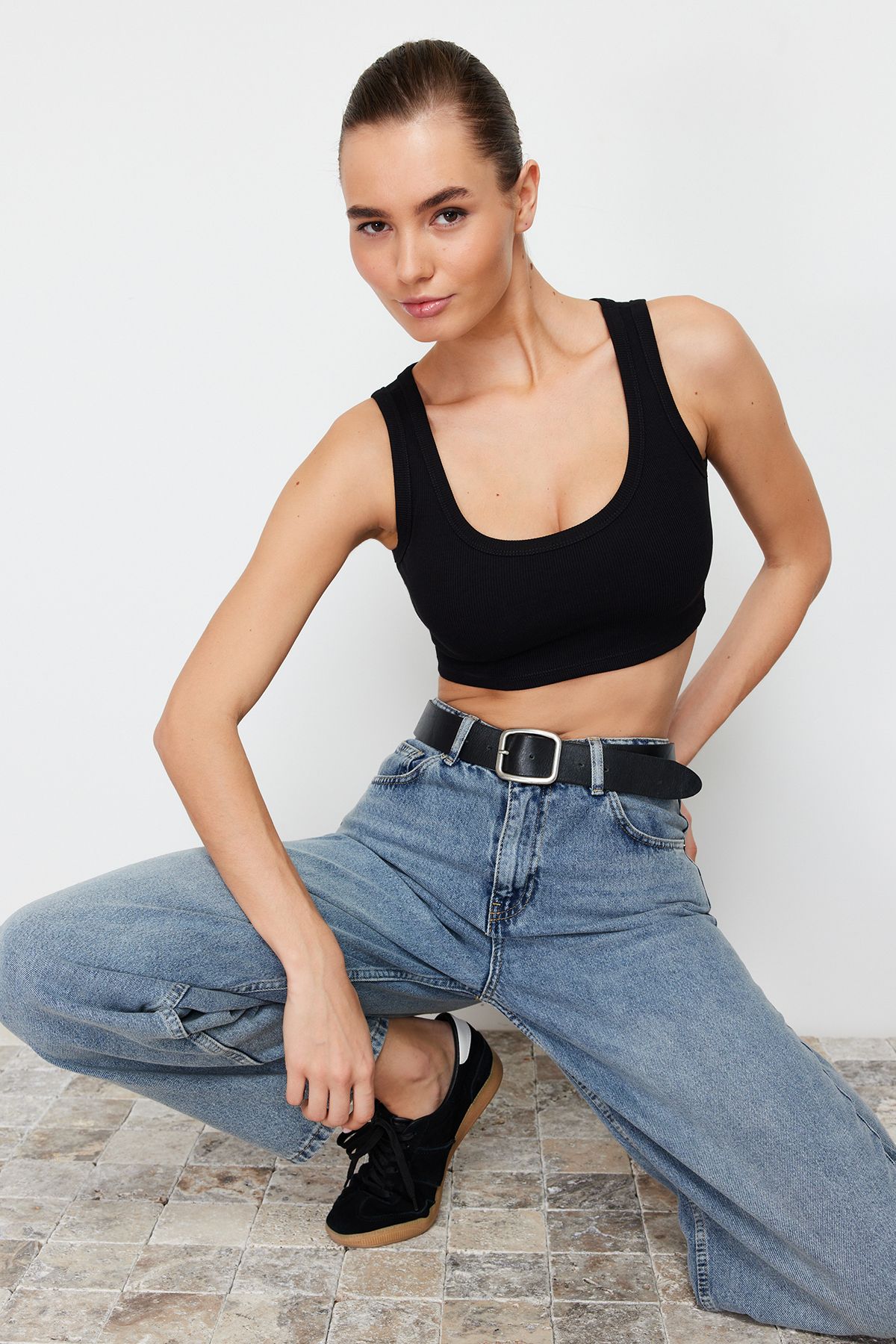 Trendyol Collection-Top cu bretele negre cu nervuri, tricotat flexibil TWOSS24AL00023 2