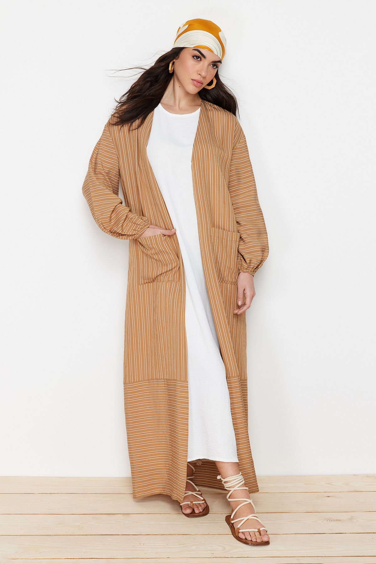 Trendyol Modest-Camel Long Linen Look Pruhovaná tkaná čepice &amp; Ferace &amp; Abaya TCTSS24KF00003 3