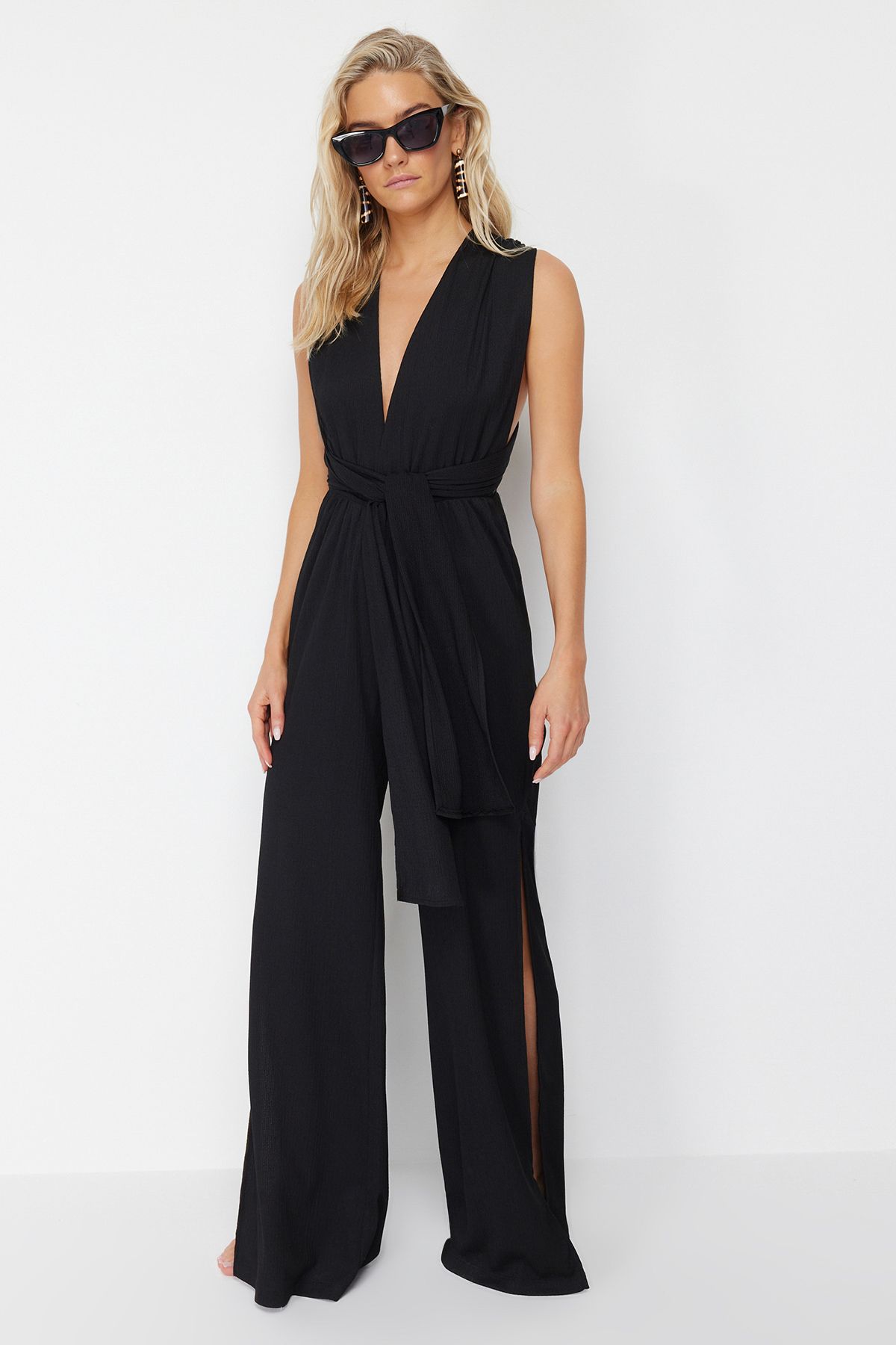 Trendyol Collection-Schwarzer, gewebter Strandoverall mit tiefem Rückenausschnitt und Schnürung TBESS23TU00010 6