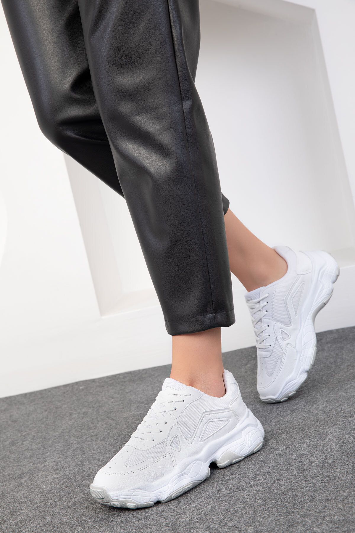 SOHO-Weiße Damen Sneakers 18148 2