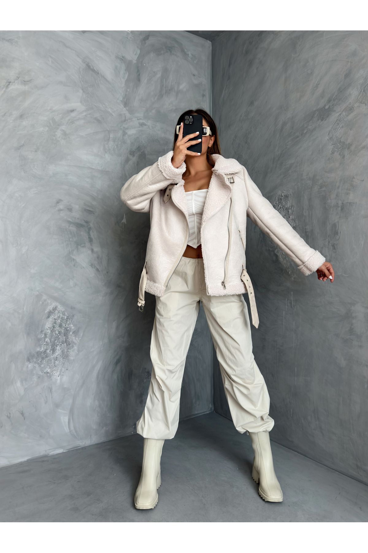 complete the look image