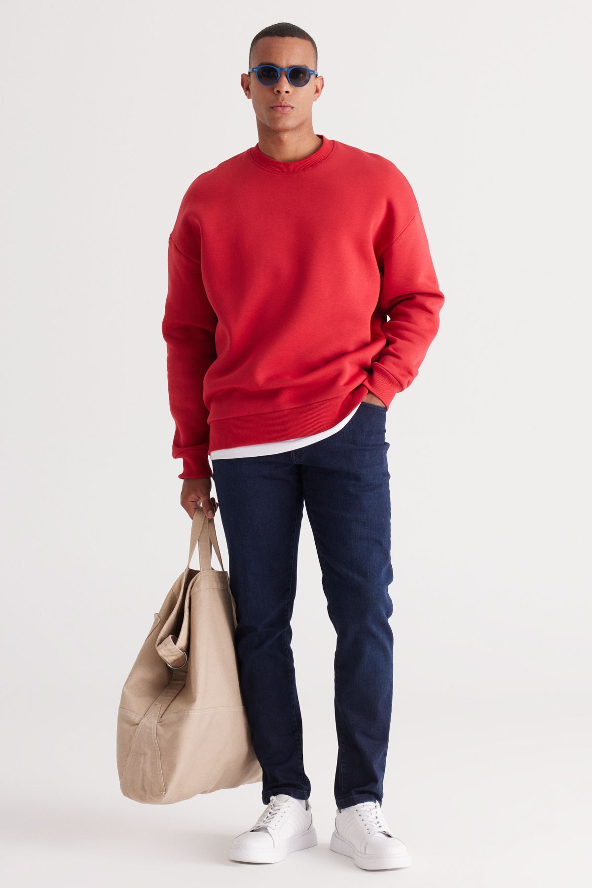 Red sweatshirt on sale outfit men