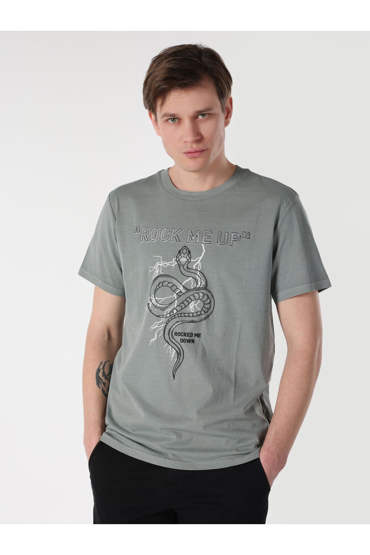 Colin’s یقه دوچرخه تناسب منظم چاپ شده مردان خاکستری بازوی کوتاه T shirt