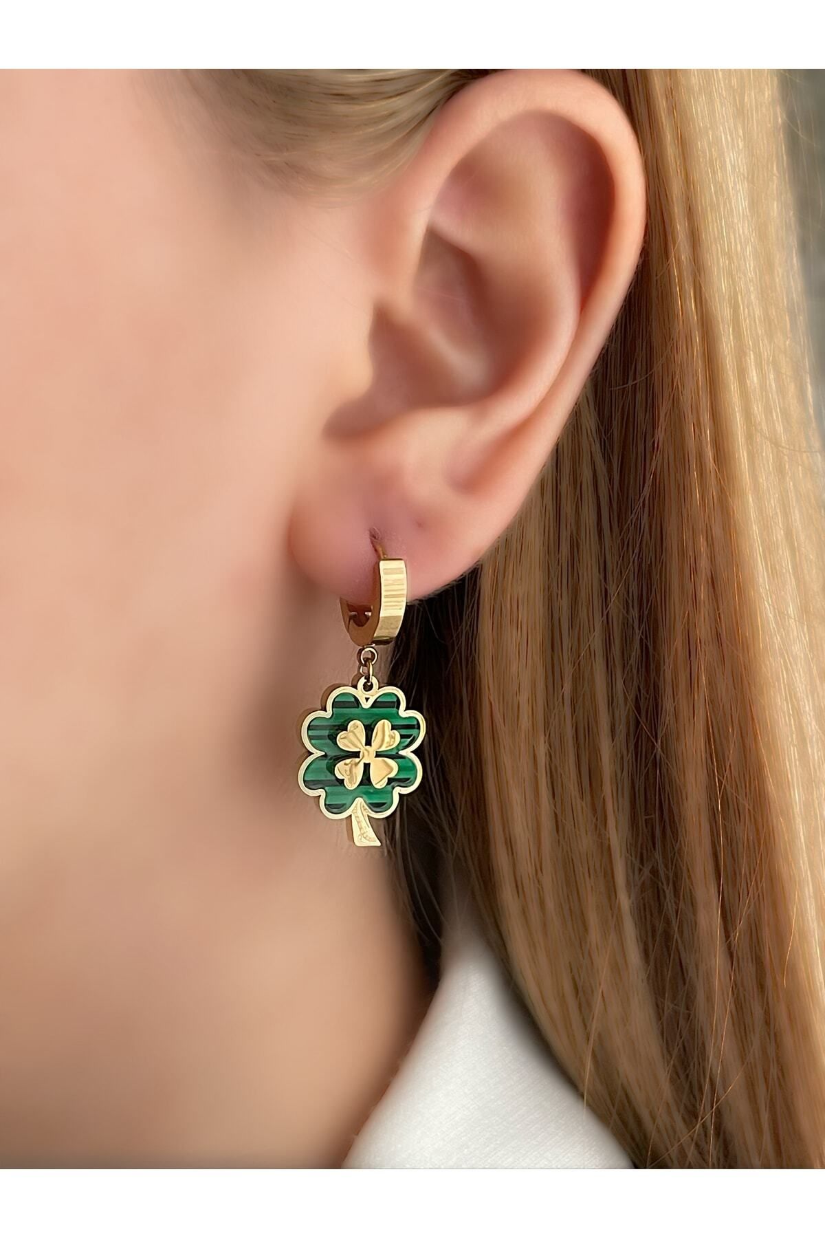 Van cleef deals earrings on ear