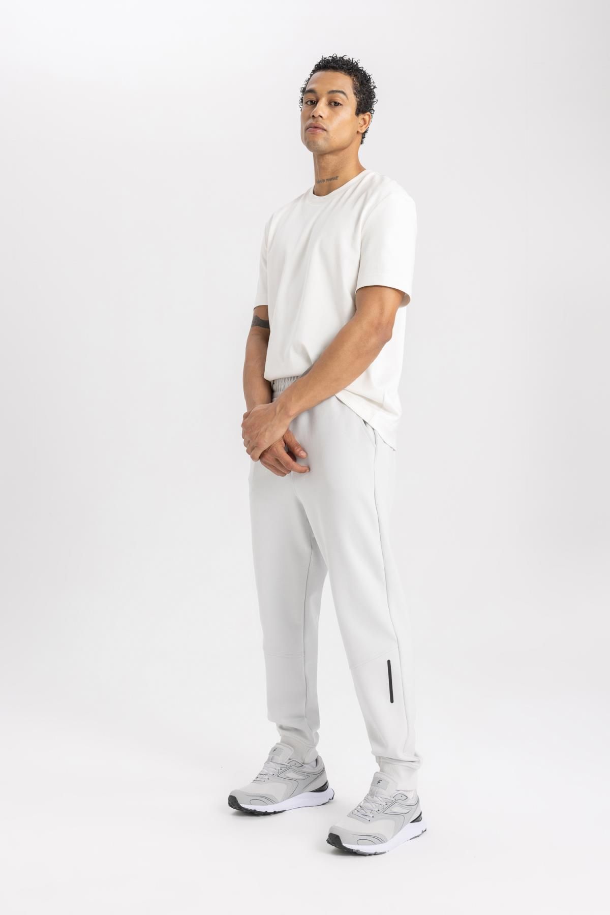Fit Standard Fit Flexible Leg Jogger