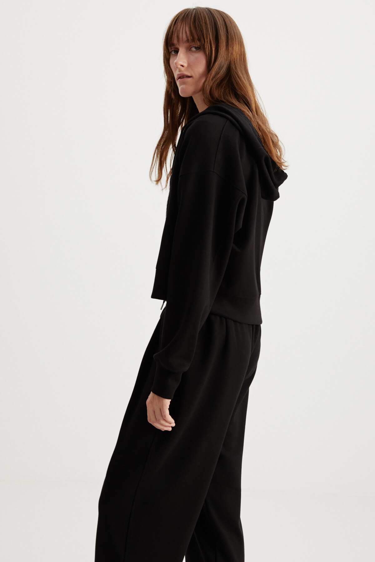 GRIMELANGE  Jıll Kadın Relaxed Fit Rahat Kalıp Kapüşonlu Fermuarlı Premium Kumaş Örme Crop Siyah Sweatshirt - Görsel 4