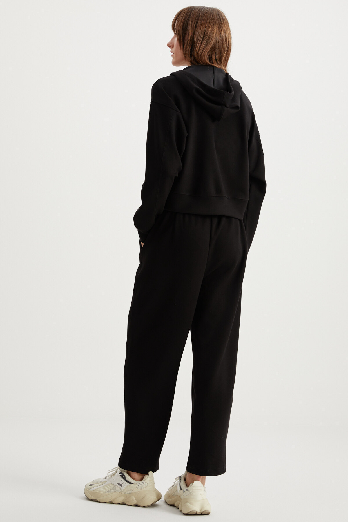 GRIMELANGE  Jıll Kadın Relaxed Fit Rahat Kalıp Kapüşonlu Fermuarlı Premium Kumaş Örme Crop Siyah Sweatshirt - Görsel 7