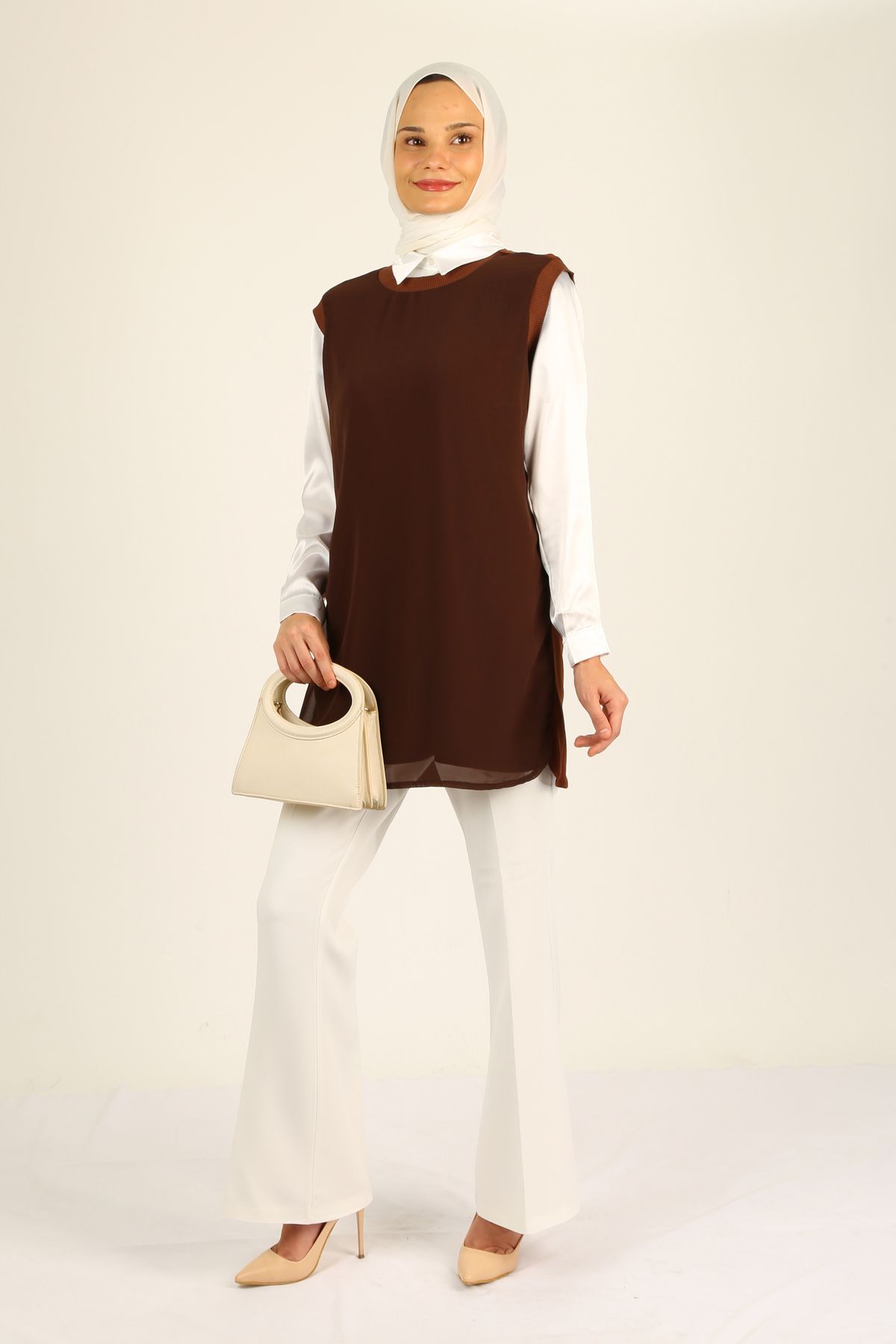 tuniquechandail avec détails en tricot et fente en shefon sur le devant