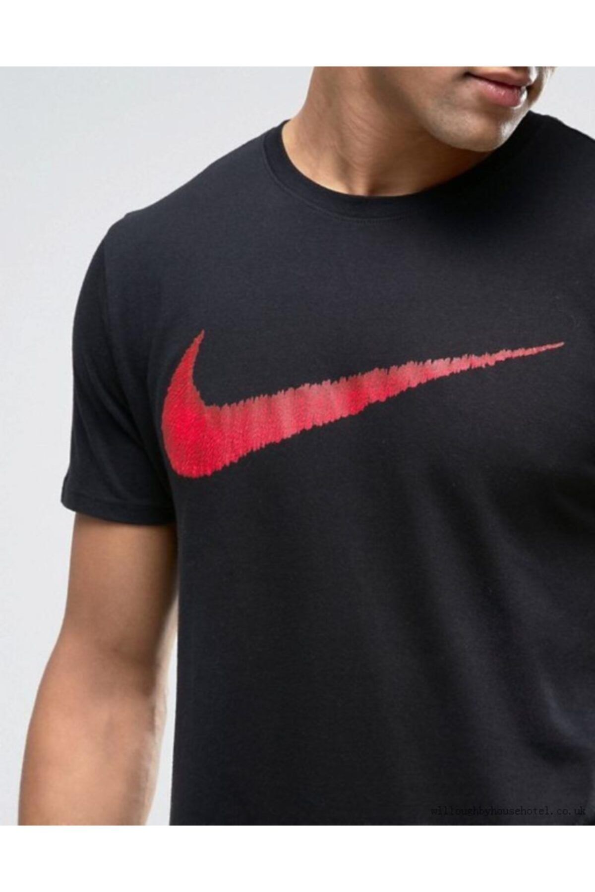 Black and red nike t shirt sale