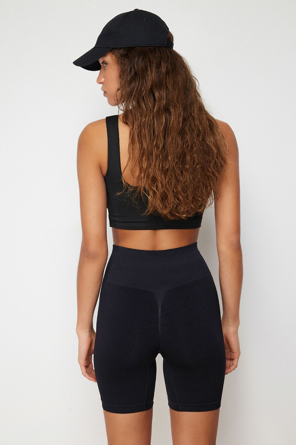 Trendyol Collection-Czarne bezszwowe/bezszwowe spodenki sportowe z dzianiny push-up/krótkie legginsy THMSS24TY00008 8