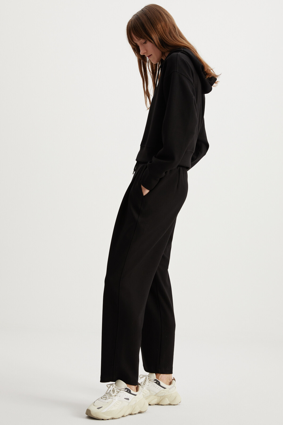 GRIMELANGE  Jıll Kadın Relaxed Fit Rahat Kalıp Kapüşonlu Fermuarlı Premium Kumaş Örme Crop Siyah Sweatshirt - Görsel 5