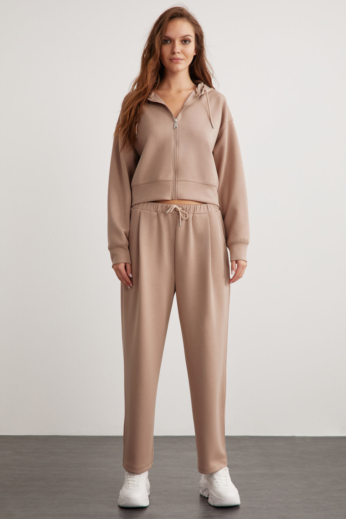 GRIMELANGE  Jıll Kadın Relaxed Fit Rahat Kalıp Kapüşonlu Fermuarlı Premium Kumaş Örme Crop Vizon Sweatshirt - Görsel 2