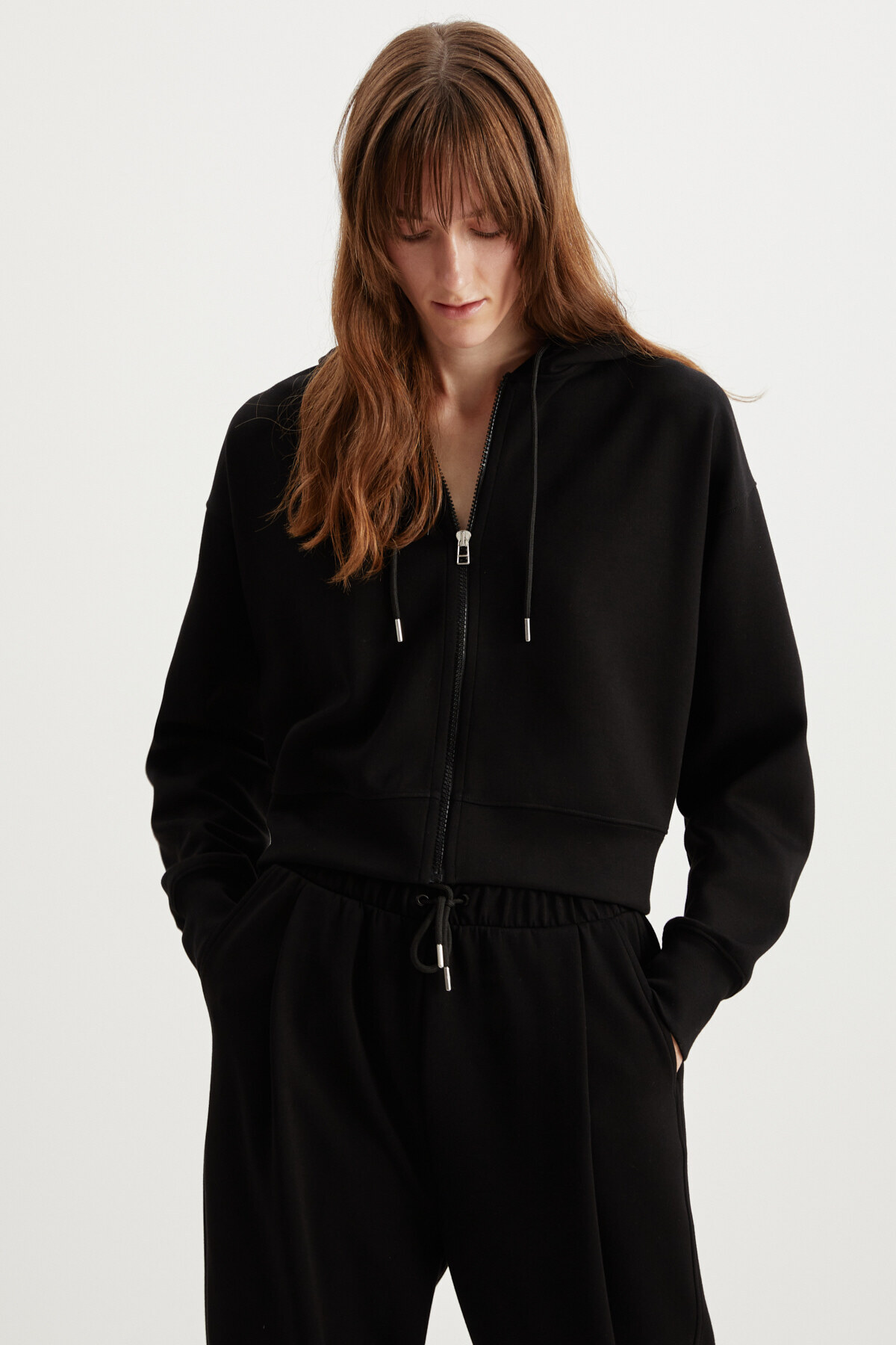 GRIMELANGE  Jıll Kadın Relaxed Fit Rahat Kalıp Kapüşonlu Fermuarlı Premium Kumaş Örme Crop Siyah Sweatshirt - Görsel 3